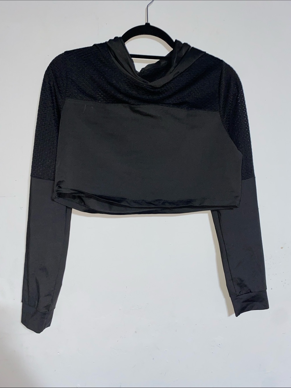 Black Cropped Hooded Long-Sleeve Top